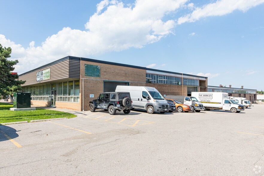 777-795 Alness St, Toronto, ON à louer - Photo de l’immeuble – Image 3 sur 3