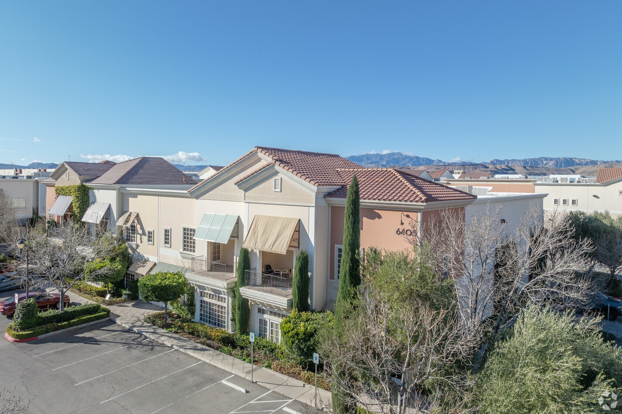 6405 S Tenaya Way, Las Vegas, NV à vendre Photo principale– Image 1 sur 8