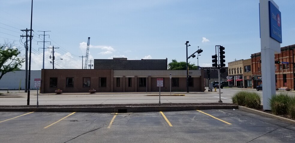 317 W Walnut St, Green Bay, WI à louer - Photo de l’immeuble – Image 2 sur 22