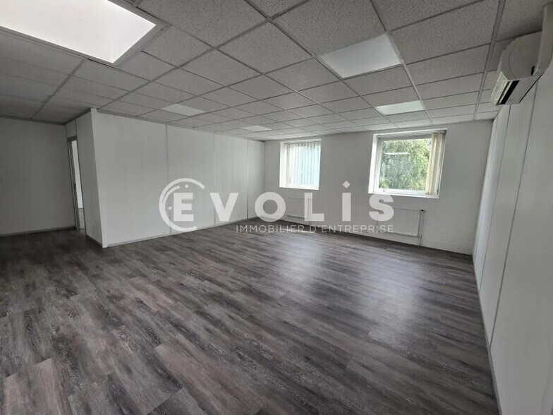 11 Avenue Des 2 Lacs, Villejust à louer - Photo intérieure – Image 3 sur 8