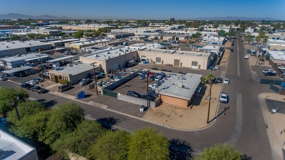 2115 W Shangri-La Rd, Phoenix, AZ à louer - Photo de l’immeuble – Image 1 sur 10