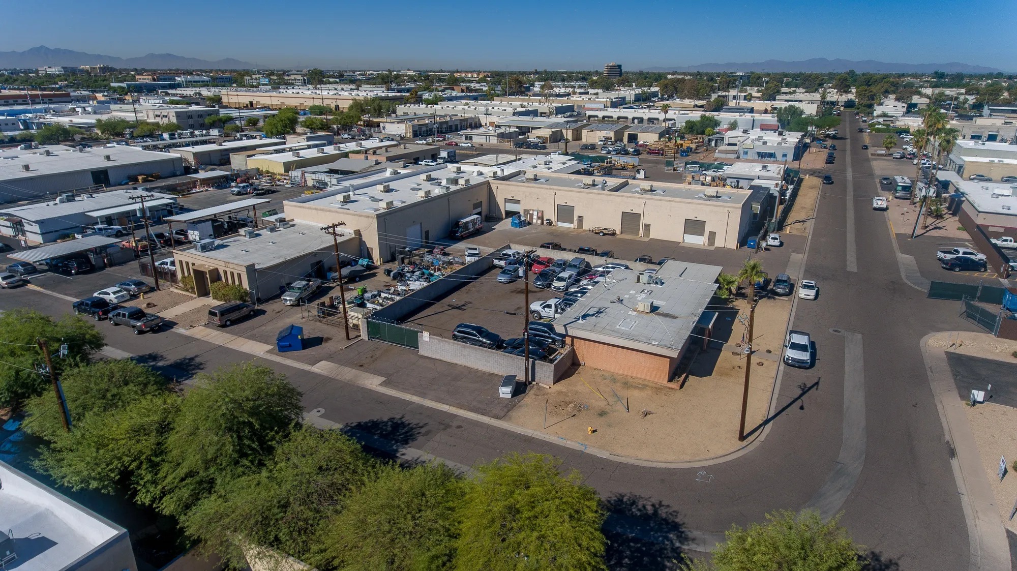 2115 W Shangri-La Rd, Phoenix, AZ à louer Photo de l’immeuble– Image 1 sur 11