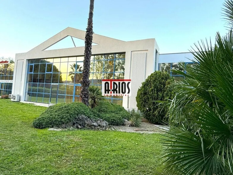 Bureau dans Hyères à vendre - Photo de l’immeuble – Image 1 sur 33