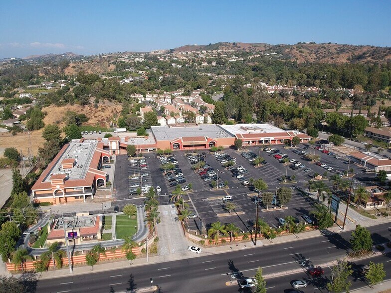 1410-1432 S Azusa Ave, West Covina, CA à louer - Photo de l’immeuble – Image 3 sur 16