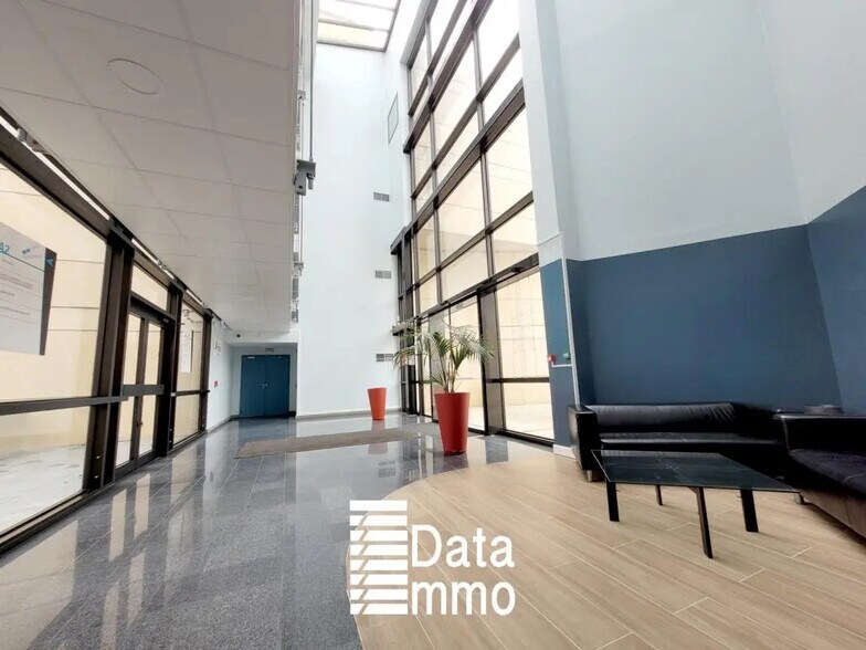 Bureau dans Lognes à vendre - Photo de l’immeuble – Image 2 sur 11