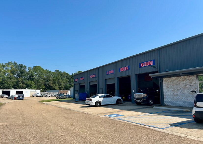 11859 Florida Blvd, Baton Rouge, LA à louer - Photo de l’immeuble – Image 3 sur 9