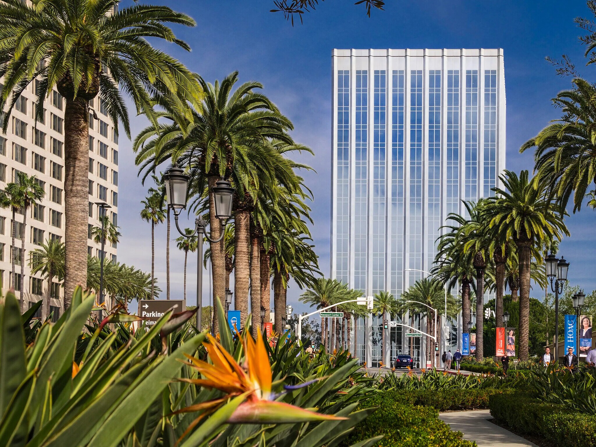 620 Newport Center Dr, Newport Beach, CA à louer Photo de l’immeuble– Image 1 sur 18