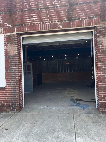 211 W 2nd St, Chester, PA à louer - Photo intérieure – Image 2 sur 7