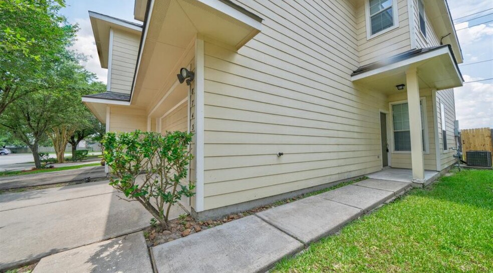 8743 Thistlemoor Ln, Houston, TX à vendre - Photo de l’immeuble – Image 2 sur 18