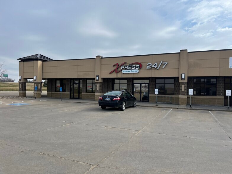 320-326 80th Street Ct, Fairfax, IA à louer - Photo de l’immeuble – Image 1 sur 9