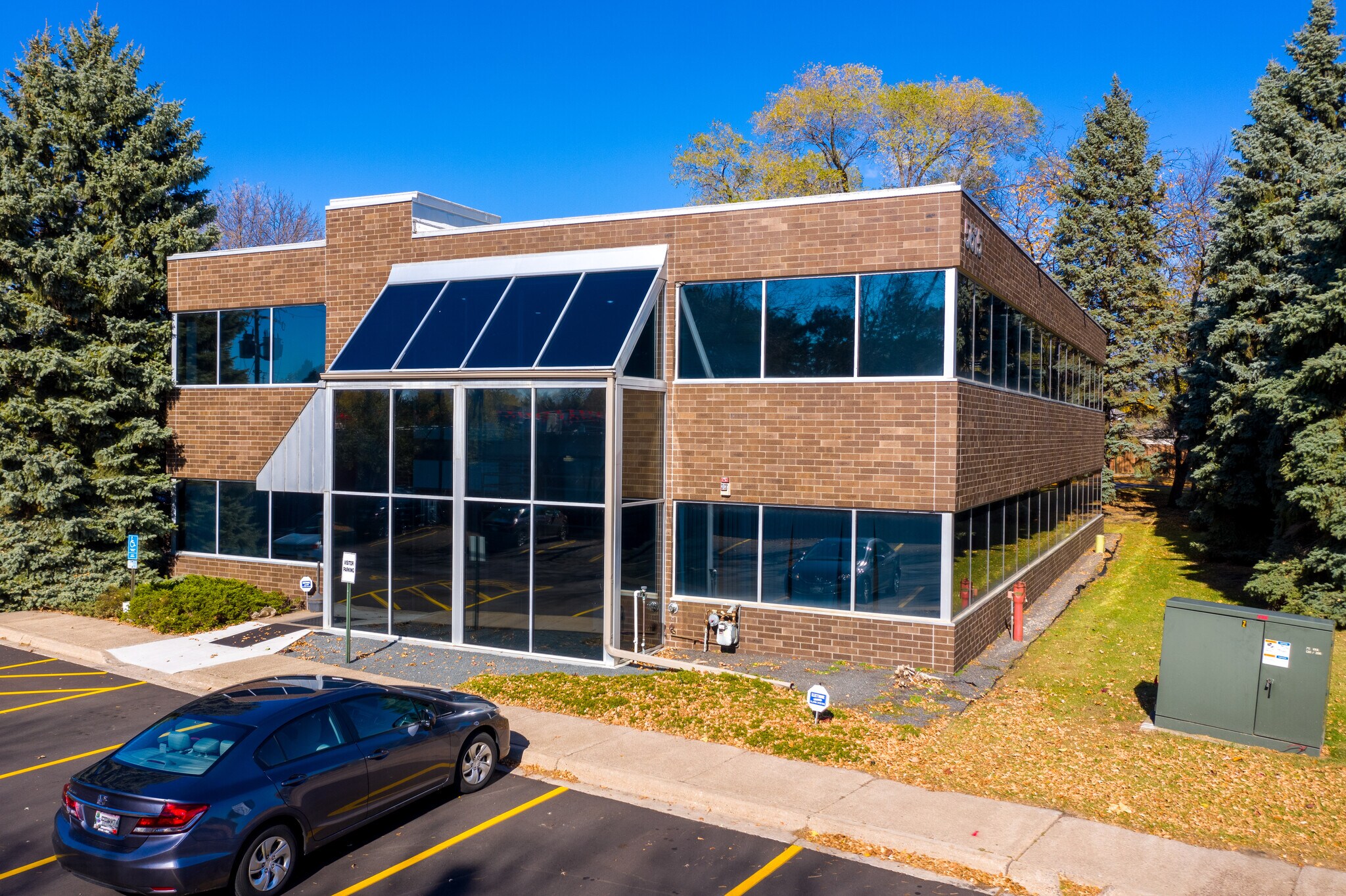 5615 Brooklyn Blvd, Brooklyn Center, MN à vendre Photo principale– Image 1 sur 22