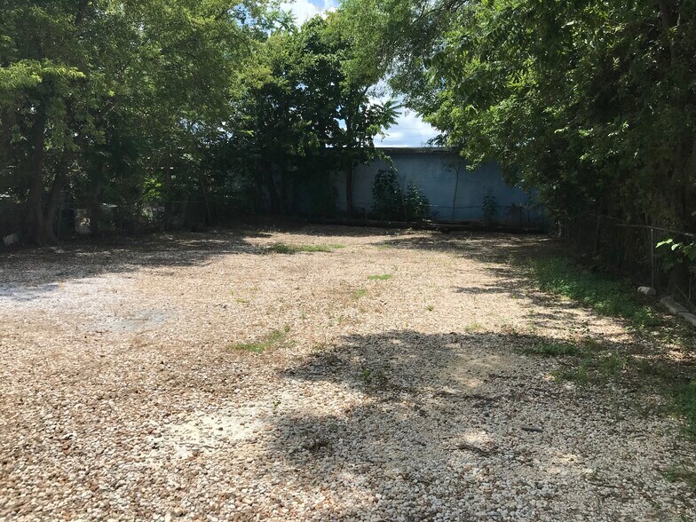 6516 Shirley Ave, Austin, TX à louer - Photo de l’immeuble – Image 3 sur 7