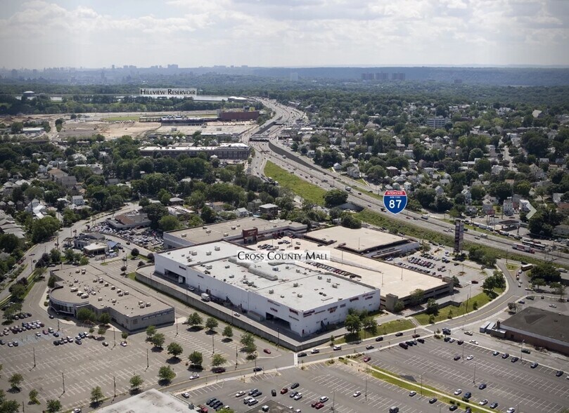 6 Mall Walk, Yonkers, NY à louer - Photo principale – Image 2 sur 6