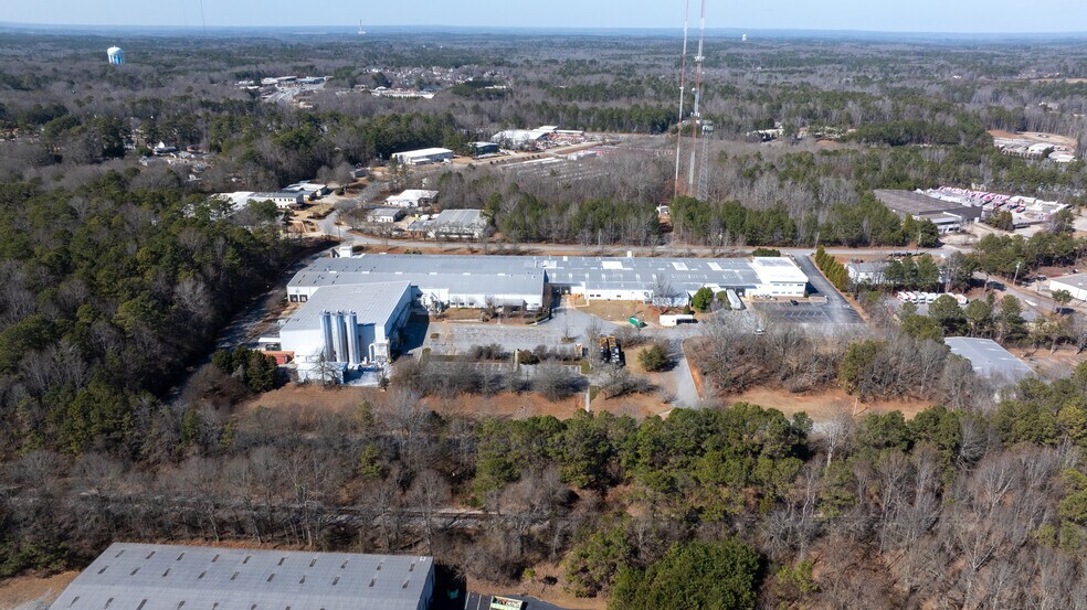 83 Hillwood Cir, Newnan, GA à louer - Photo de l’immeuble – Image 3 sur 9