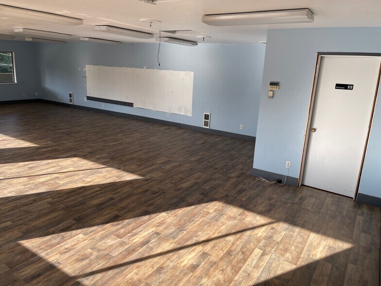 9222 Brownsville Hwy NE, Bremerton, WA à louer - Photo intérieure – Image 3 sur 10