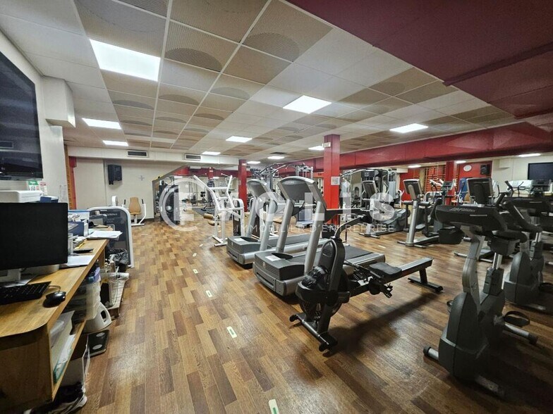 Local d’activités dans Clamart à louer - Photo de l’immeuble – Image 2 sur 78