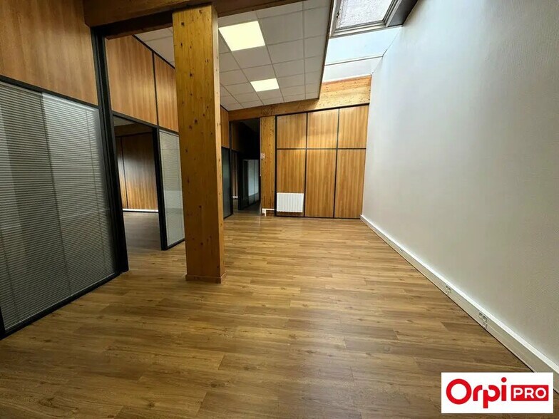 Bureau dans Linas à louer - Photo de l’immeuble – Image 1 sur 7