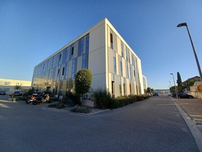 Plus de détails pour 12 Rue Pascal Xavier Coste, Marseille - Bureau à louer