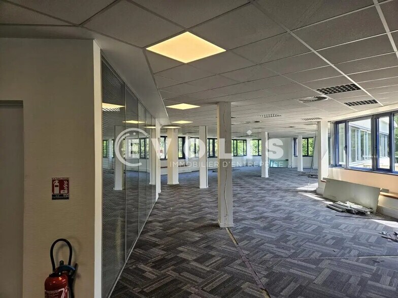17B Avenue Des Andes, Les Ulis à louer - Photo de l’immeuble – Image 3 sur 8