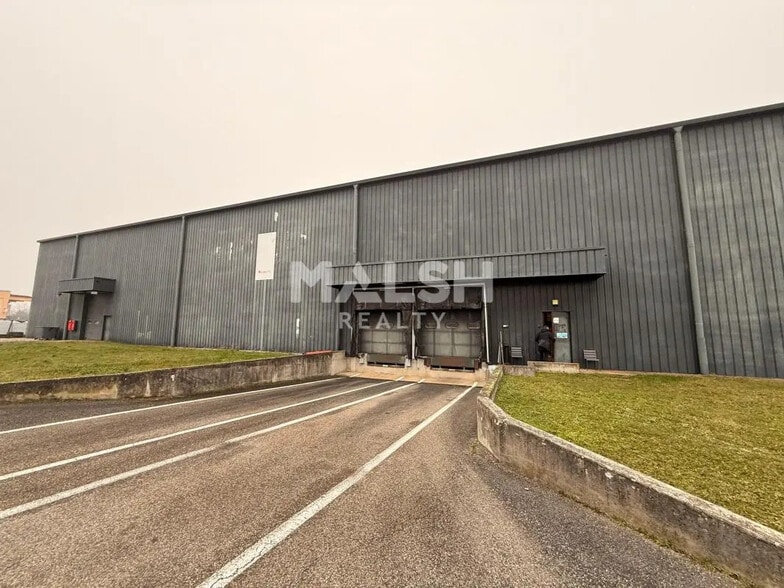 Local d’activités dans Saint-André-de-Corcy à louer - Photo de l’immeuble – Image 2 sur 5