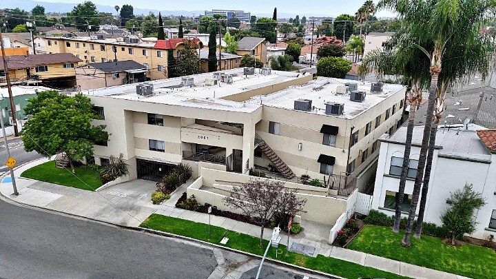 2001-2005 Grismer Ave, Burbank, CA à vendre - Photo de l’immeuble – Image 3 sur 22