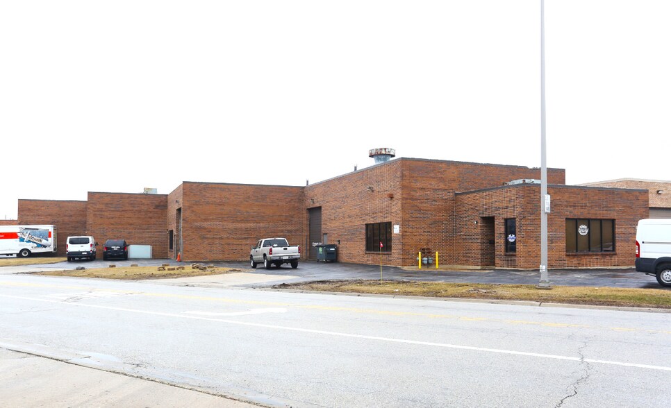 801-823 N Central Ave, Wood Dale, IL à louer - Photo de l’immeuble – Image 3 sur 7