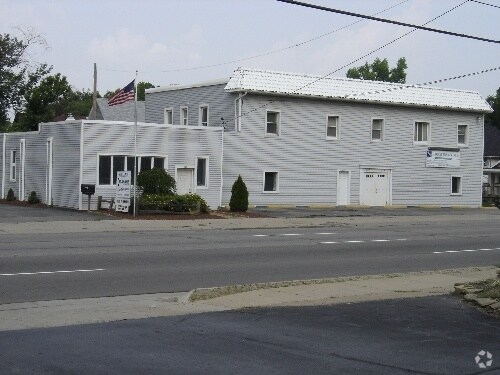 1035-1035 E Saginaw St, Lansing, MI à vendre - Photo de l’immeuble – Image 2 sur 19