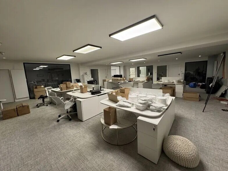 Local commercial dans Paris à louer - Photo de l’immeuble – Image 3 sur 13