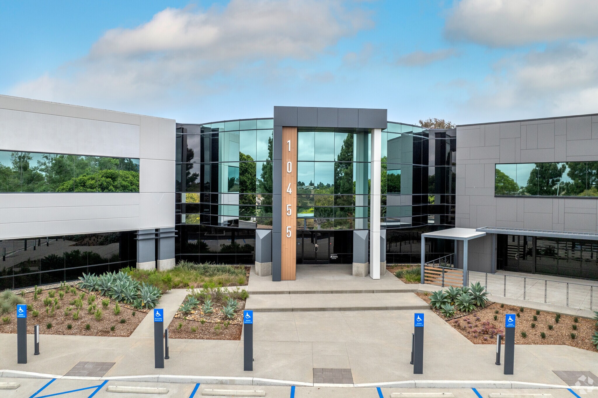 10455 Pacific Center Ct, San Diego, CA à louer Photo principale– Image 1 sur 11