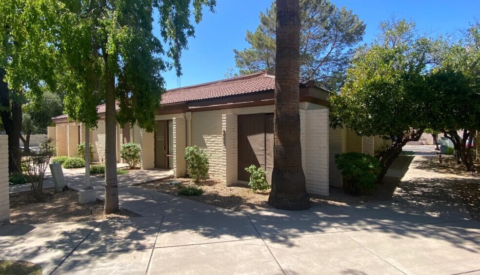 4651 S Lakeshore Dr, Tempe, AZ à louer - Photo de l’immeuble – Image 3 sur 5