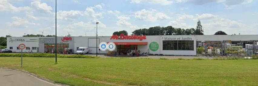 Local d’activités dans Les Villages Vovéens à louer Photo de l’immeuble– Image 1 sur 18