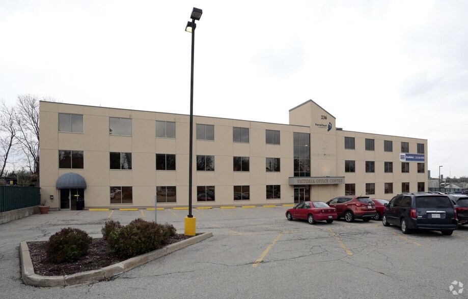 236 Victoria St, Kitchener, ON à louer - Photo de l’immeuble – Image 2 sur 11
