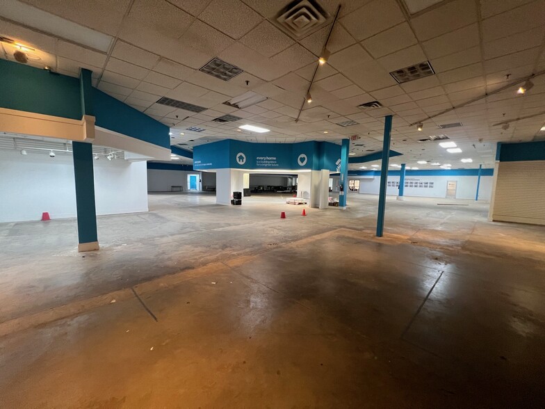 3826 W Gate City Blvd, Greensboro, NC à vendre - Photo de l’immeuble – Image 3 sur 11