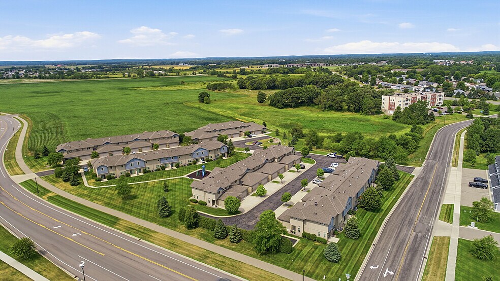 725 Roberts Rd, Sartell, MN à vendre - Photo de l’immeuble – Image 3 sur 25