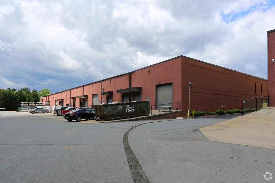 110 Londonderry Ct, Woodstock, GA à louer - Photo de l’immeuble – Image 2 sur 7