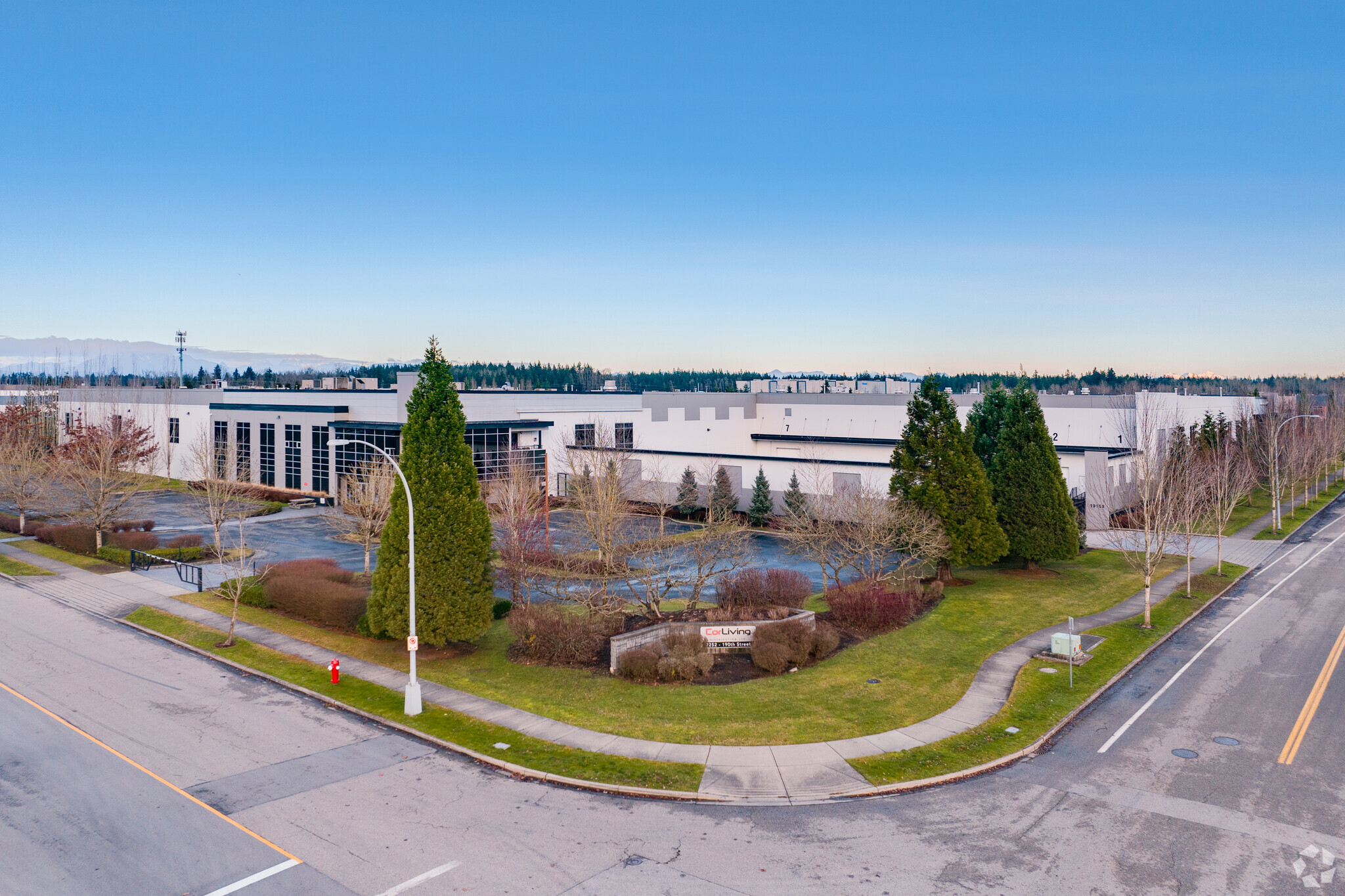 19125 28 Av, Surrey, BC à louer Photo de l’immeuble– Image 1 sur 5