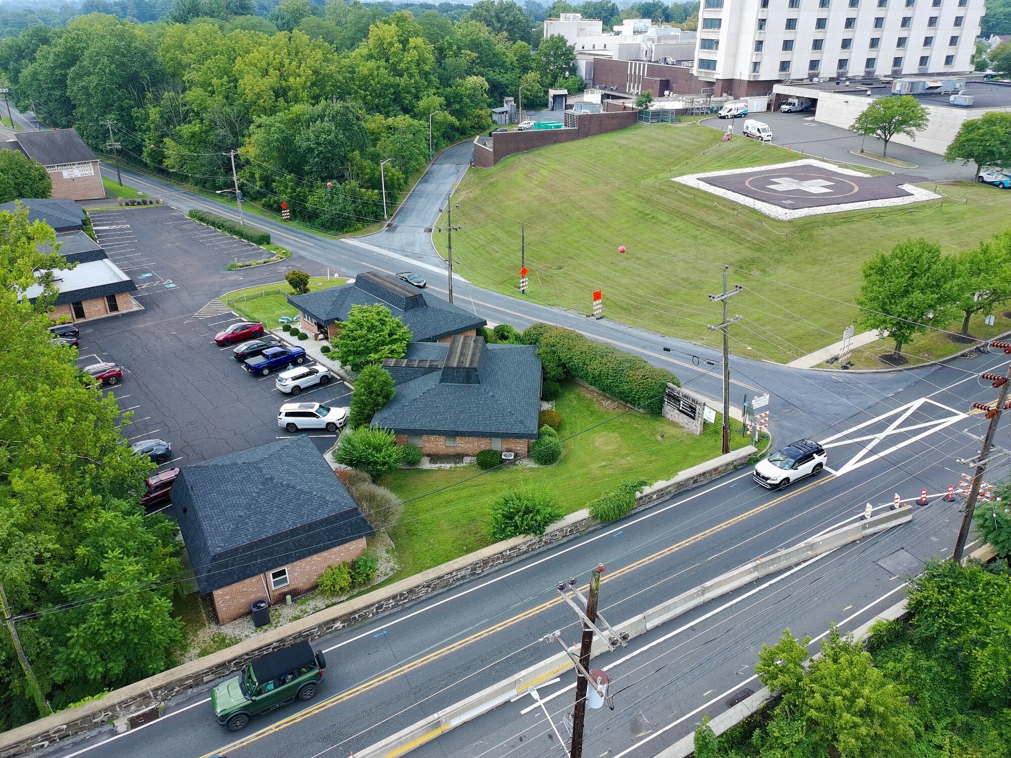 Medical Arts Complex - 1630 E High St portefeuille de 4 biens à vendre sur LoopNet.fr Aérien– Image 1 sur 7