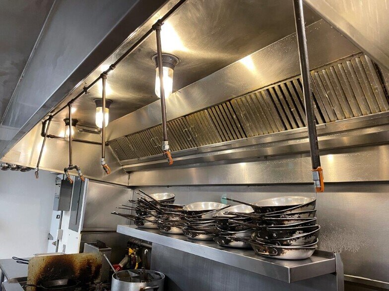 834 Federal Rd, Brookfield, CT à louer - Photo intérieure – Image 3 sur 18