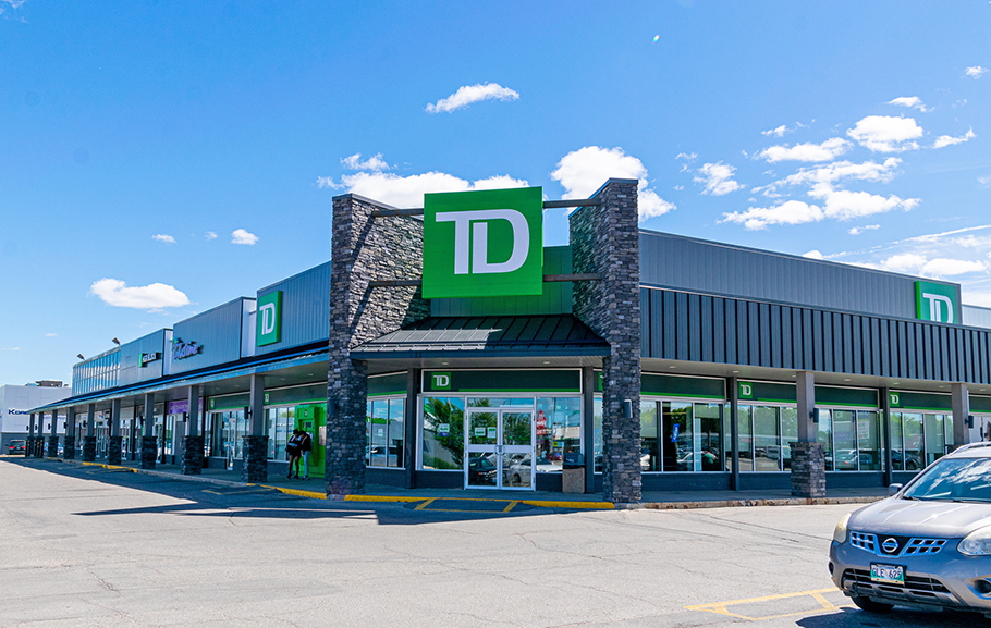 1375 Mcphillips St, Winnipeg, MB à louer - Photo de l’immeuble – Image 3 sur 7