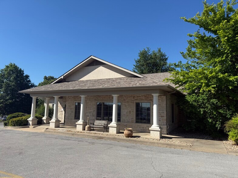520 N Pine St, Harrison, AR à louer - Photo de l’immeuble – Image 2 sur 8