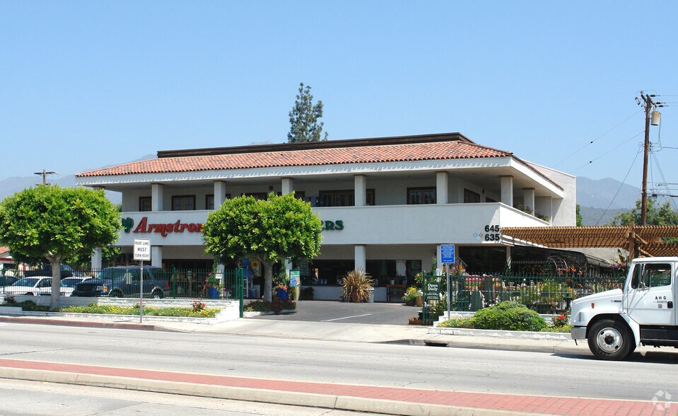 635-645 W Huntington Dr, Monrovia, CA à louer - Photo de l’immeuble – Image 2 sur 7