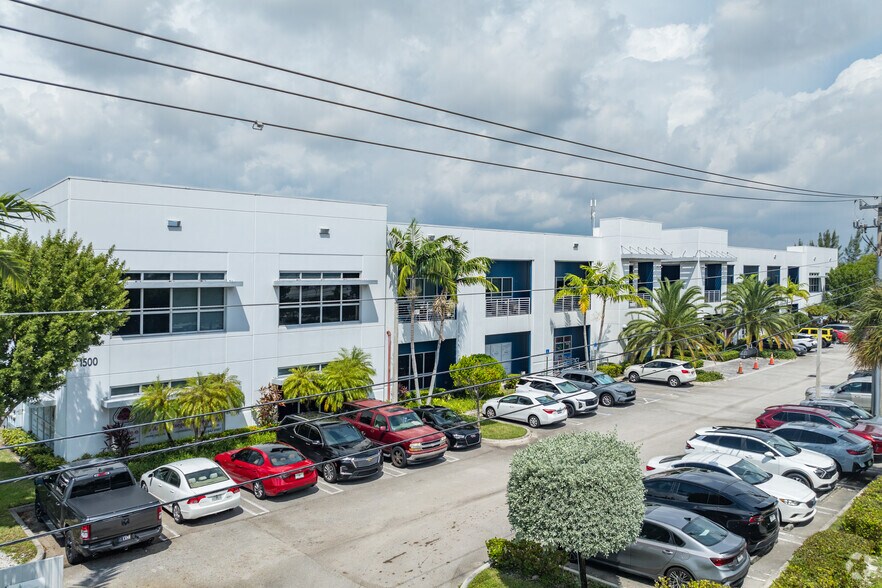 1500 NW 89th Ct, Doral, FL à vendre - Photo de l’immeuble – Image 3 sur 18