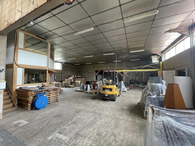 Plus de détails pour 74 Chemin Des Molières, Lentilly - Local d'activités à louer