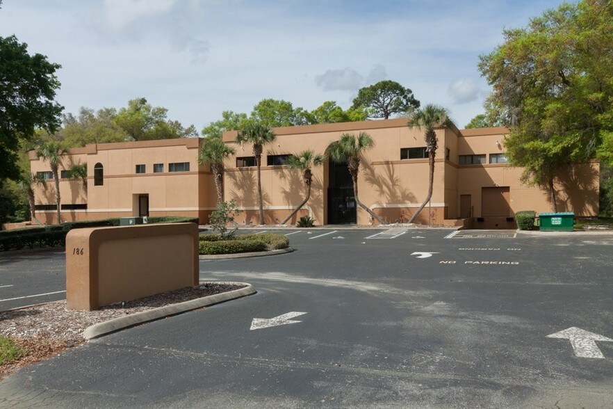 186 Industrial Center Dr, Lake Helen, FL à louer - Photo de l’immeuble – Image 2 sur 16