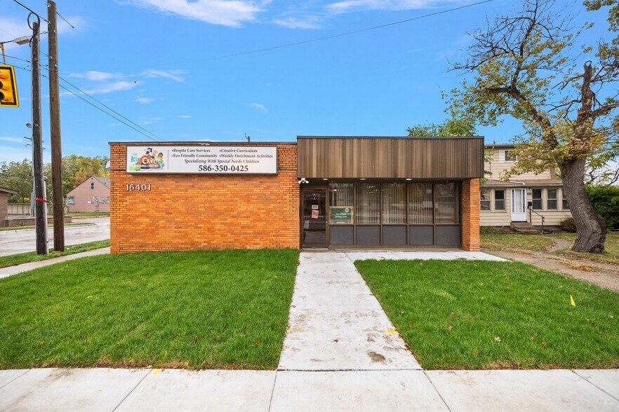 16401 E Nine Mile Rd, Eastpointe, MI à vendre - Photo de l’immeuble – Image 1 sur 10
