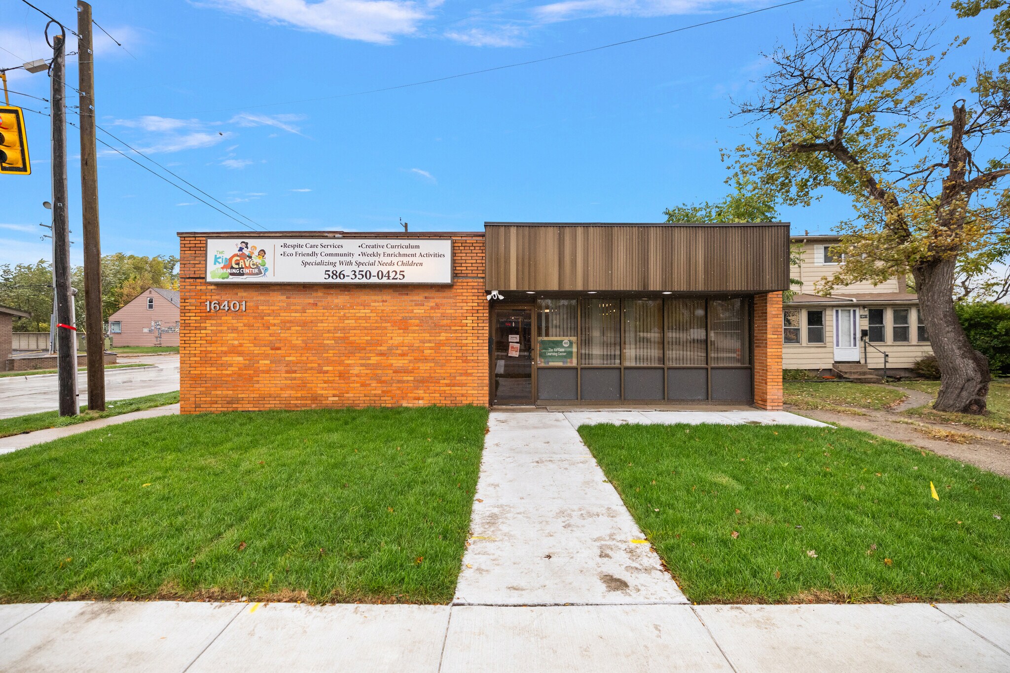 16401 E Nine Mile Rd, Eastpointe, MI à vendre Photo de l’immeuble– Image 1 sur 11