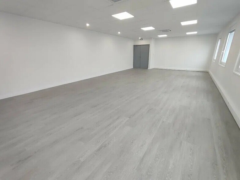 Bureau dans Saint-Quentin-Fallavier à vendre - Photo intérieure – Image 3 sur 7