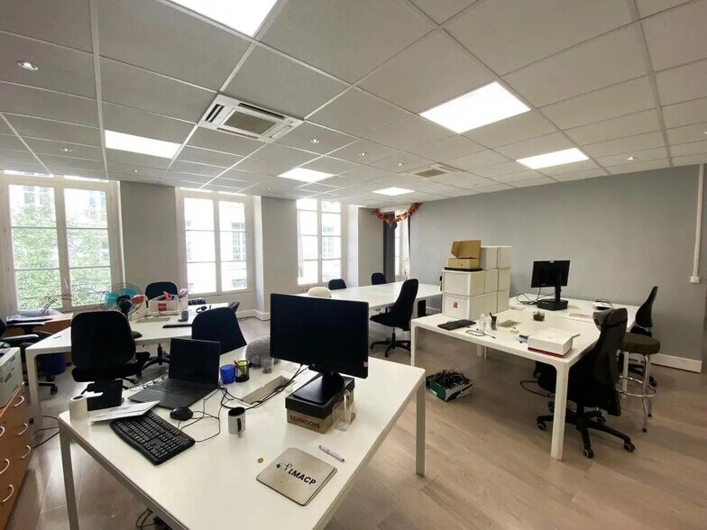 Bureau dans Paris à louer - Photo de l’immeuble – Image 1 sur 8