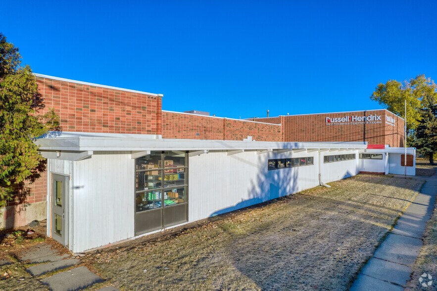 5707 4th St SE, Calgary, AB à louer - Photo de l’immeuble – Image 1 sur 8