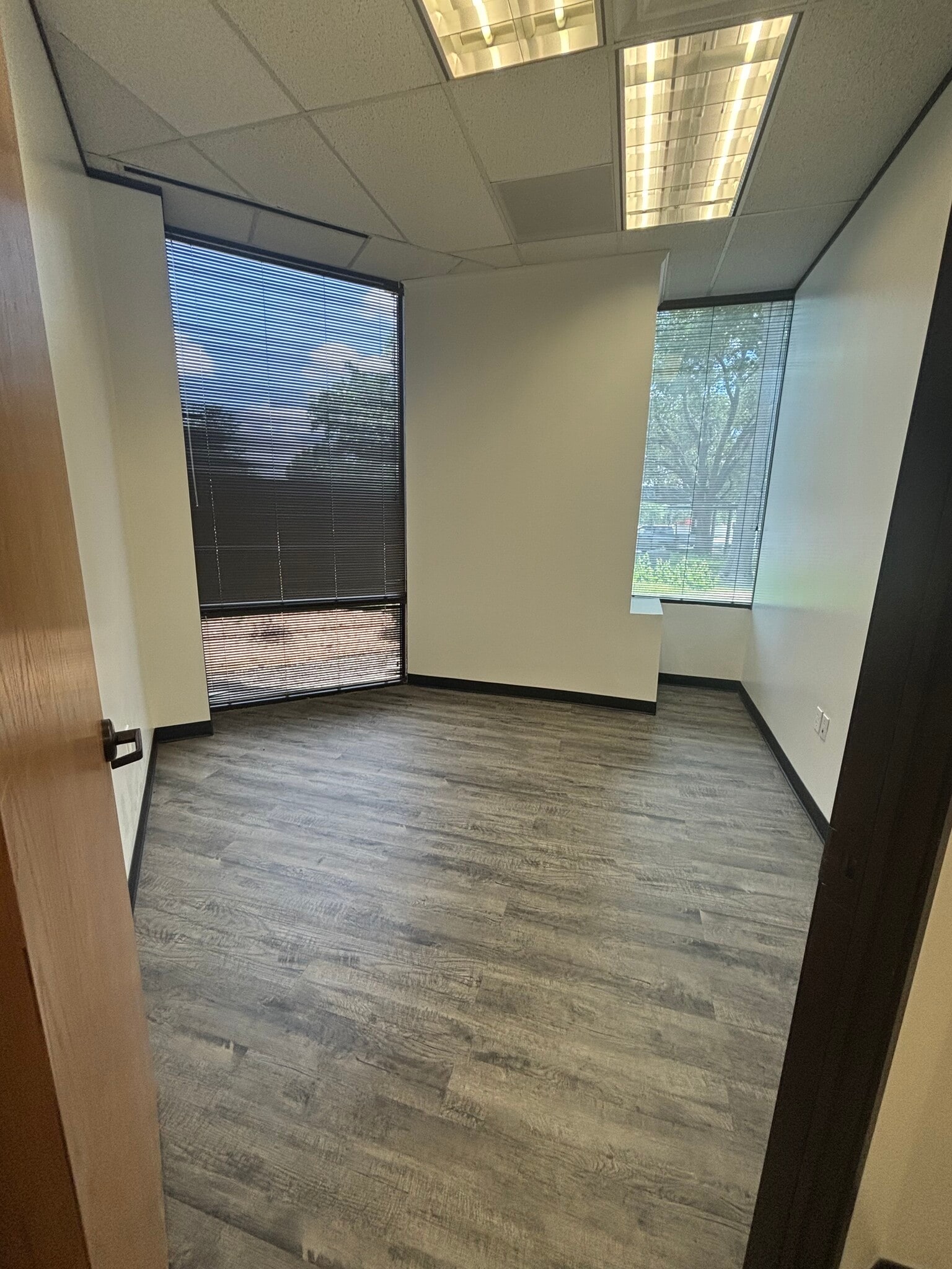 524 E Lamar Blvd, Arlington, TX à louer Photo intérieure– Image 1 sur 6